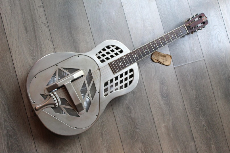 REPUBLIC "Tricone Classic Relic Nickel" HARDCASE