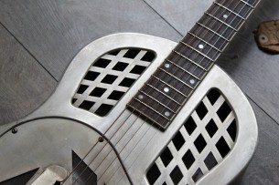 REPUBLIC "Tricone Classic Relic Nickel" HARDCASE