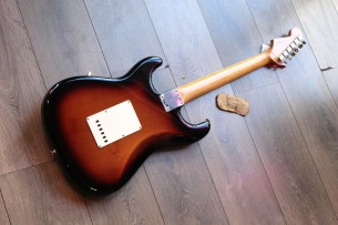 FENDER "Vintera II '60s Stratocaster, 3 Color Sunburst, Slab Rosewood" GIGBAG, 3, 50 KG
