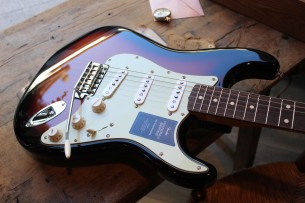 FENDER "Vintera II '60s Stratocaster, 3 Color Sunburst, Slab Rosewood" GIGBAG, 3, 50 KG