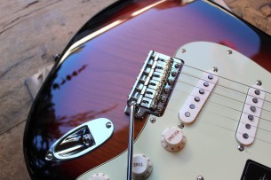 FENDER "Vintera II '60s Stratocaster, 3 Color Sunburst, Slab Rosewood" GIGBAG, 3, 50 KG