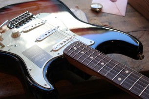 FENDER "Vintera II '60s Stratocaster, 3 Color Sunburst, Slab Rosewood" GIGBAG, 3, 50 KG