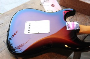 FENDER "Vintera II '60s Stratocaster, 3 Color Sunburst, Slab Rosewood" GIGBAG, 3, 50 KG