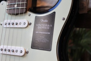 FENDER "Vintera II '60s Stratocaster, 3 Color Sunburst, Slab Rosewood" GIGBAG, 3, 50 KG
