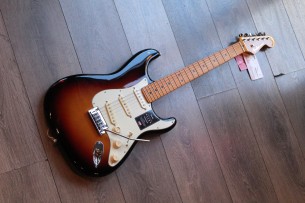 FENDER "American Ultra Stratocaster, Maple, Ultraburst"