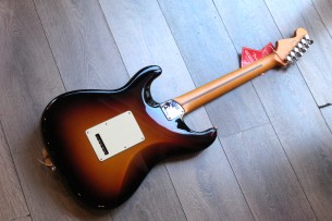 FENDER "American Ultra Stratocaster, Maple, Ultraburst"