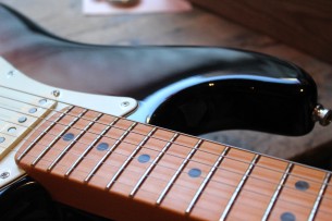 FENDER "American Ultra Stratocaster, Maple, Ultraburst"