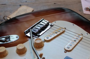 FENDER "American Ultra Stratocaster, Maple, Ultraburst"