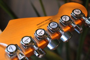 FENDER "American Ultra Stratocaster, Maple, Ultraburst"
