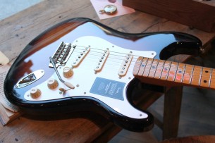 FENDER "Vintera '50s Stratocaster Modified, Two Tone Sunburst"