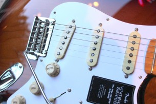 FENDER "Vintera '50s Stratocaster Modified, Two Tone Sunburst"