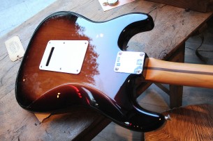 FENDER "Vintera '50s Stratocaster Modified, Two Tone Sunburst"