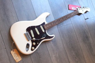 Fender "Limited Vintera 60 Strat, Matched Head, Vintage White"
