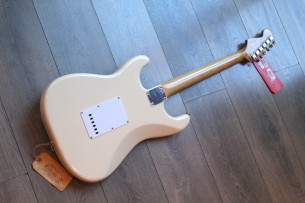 Fender "Limited Vintera 60 Strat, Matched Head, Vintage White"
