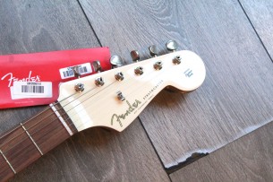 Fender "Limited Vintera 60 Strat, Matched Head, Vintage White"