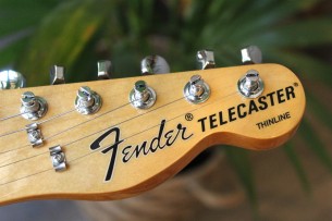 Fender "Limited Edition Vintera 70s Tele Thinline in Shell Pink"
