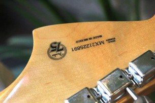 FENDER "Vintera '60s Jaguar, 3-Color Sunburst, Pau Ferro, Gig Bag"