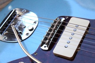 FENDER "Jazzmaster Vintera® '60s Jazzmaster®Ice Blue Metallic, Matched Head" GIG BAG FENDER "Jazzmaster Vintera® '60s Jazzmaster®Ice Blue Metallic, Matched Head" GIG BAG