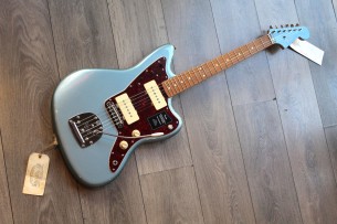 FENDER "Jazzmaster Vintera® '60s Jazzmaster®Ice Blue Metallic, Matched Head" GIG BAG FENDER "Jazzmaster Vintera® '60s Jazzmaster®Ice Blue Metallic, Matched Head" GIG BAG