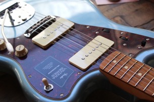 FENDER "Jazzmaster Vintera® '60s Jazzmaster®Ice Blue Metallic, Matched Head" GIG BAG FENDER "Jazzmaster Vintera® '60s Jazzmaster®Ice Blue Metallic, Matched Head" GIG BAG
