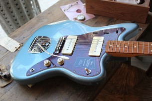 FENDER "Jazzmaster Vintera® '60s Jazzmaster®Ice Blue Metallic, Matched Head" GIG BAG FENDER "Jazzmaster Vintera® '60s Jazzmaster®Ice Blue Metallic, Matched Head" GIG BAG