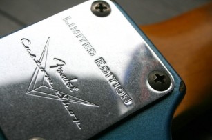 Fender "Custom Shop 60s Stratocaster "Binding Neck" Heavy Relic Lake Placid Blue over Sunburst"