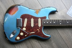 Fender "Custom Shop 60s Stratocaster "Binding Neck" Heavy Relic Lake Placid Blue over Sunburst"
