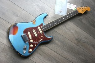 Fender "Custom Shop 60s Stratocaster "Binding Neck" Heavy Relic Lake Placid Blue over Sunburst"