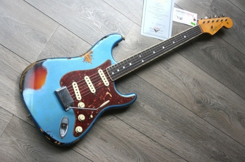 Fender "Custom Shop 60s Stratocaster "Binding Neck" Heavy Relic Lake Placid Blue over Sunburst"