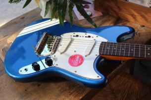 SQUIER "Classic Vibe '60s Competition Mustang, Laurel, Lake Placid Blue"
