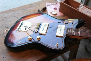 FENDER "Custom Shop 1962 Jazzmaster Journeyman Relic ,Three Color Sunburst" HARDCASE, 3, 6 KG