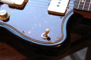 FENDER "Custom Shop 1962 Jazzmaster Journeyman Relic ,Three Color Sunburst" HARDCASE, 3, 6 KG