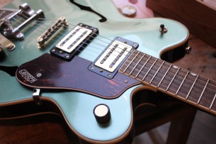 GRETSCH "G2622T Streamline Center Block Double-Cut with Bigsby, Laurel Fingerboard, Broad’Tron BT-3S Pickups, Steel Olive"