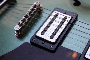 GRETSCH "G2622T Streamline Center Block Double-Cut with Bigsby, Laurel Fingerboard, Broad’Tron BT-3S Pickups, Steel Olive"