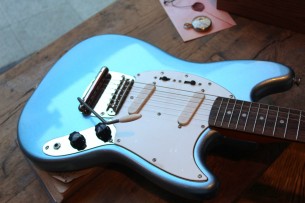 SQUIER "Limited Edition Classic Vibe 60s Mustang in Lake Placid Blue"