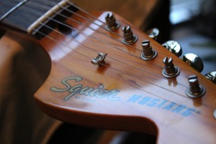 SQUIER "Limited Edition Classic Vibe 60s Mustang in Lake Placid Blue"