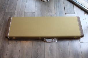 FENDER "Custom Shop Limited Edition '59 Precision Bass, Journeyman Relic, Natural Blonde" HARDCASE, 4, 1 KG