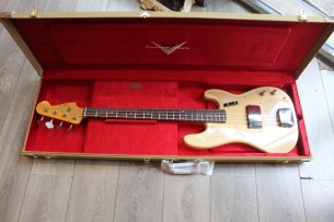 FENDER "Custom Shop Limited Edition '59 Precision Bass, Journeyman Relic, Natural Blonde" HARDCASE, 4, 1 KG