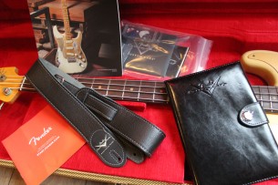 FENDER "Custom Shop Limited Edition '59 Precision Bass, Journeyman Relic, Natural Blonde" HARDCASE, 4, 1 KG