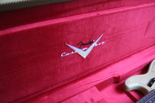 FENDER "Custom Shop Limited Edition '59 Precision Bass, Journeyman Relic, Natural Blonde" HARDCASE, 4, 1 KG