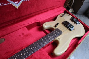 FENDER "Custom Shop Limited Edition '59 Precision Bass, Journeyman Relic, Natural Blonde" HARDCASE, 4, 1 KG