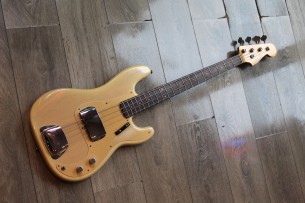 FENDER "Custom Shop Limited Edition '59 Precision Bass, Journeyman Relic, Natural Blonde" HARDCASE, 4, 1 KG