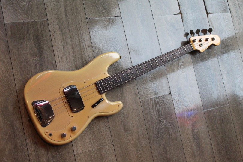 FENDER "Custom Shop Limited Edition '59 Precision Bass, Journeyman Relic, Natural Blonde" HARDCASE, 4, 1 KG