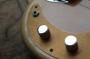 FENDER "Custom Shop Limited Edition '59 Precision Bass, Journeyman Relic, Natural Blonde" HARDCASE, 4, 1 KG