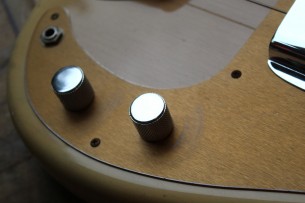 FENDER "Custom Shop Limited Edition '59 Precision Bass, Journeyman Relic, Natural Blonde" HARDCASE, 4, 1 KG