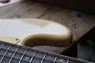 FENDER "Custom Shop Limited Edition '59 Precision Bass, Journeyman Relic, Natural Blonde" HARDCASE, 4, 1 KG