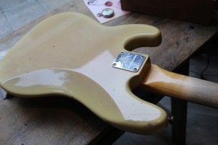 FENDER "Custom Shop Limited Edition '59 Precision Bass, Journeyman Relic, Natural Blonde" HARDCASE, 4, 1 KG