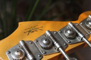 FENDER "Custom Shop Limited Edition '59 Precision Bass, Journeyman Relic, Natural Blonde" HARDCASE, 4, 1 KG