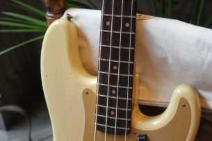 FENDER "Custom Shop Limited Edition '59 Precision Bass, Journeyman Relic, Natural Blonde" HARDCASE, 4, 1 KG