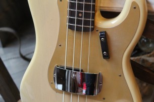 FENDER "Custom Shop Limited Edition '59 Precision Bass, Journeyman Relic, Natural Blonde" HARDCASE, 4, 1 KG